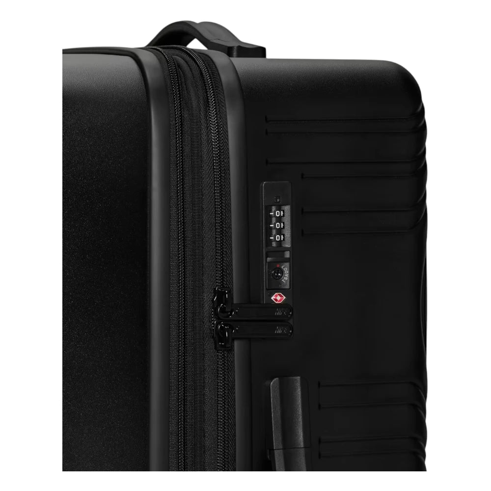 Nike Golf Carry On Hardshell Medium Suitcase IO0771